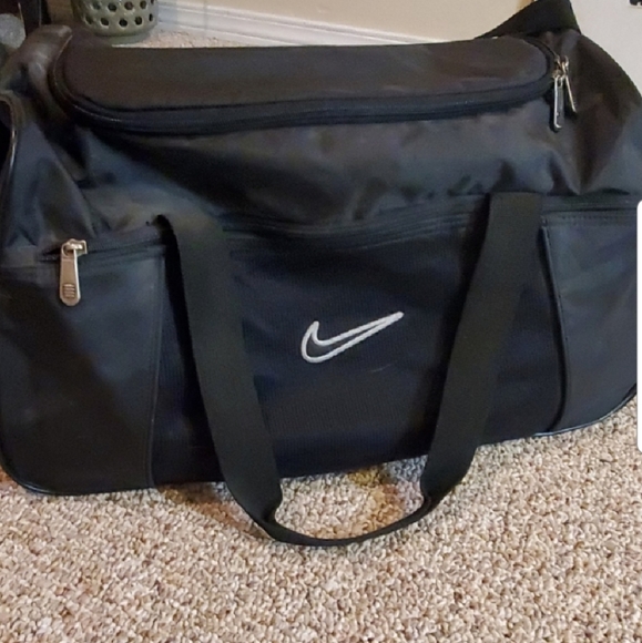 nike small gym bag